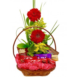 cesta de flores e chocolates
