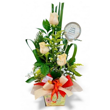 arranjo com três Rosas champanhe