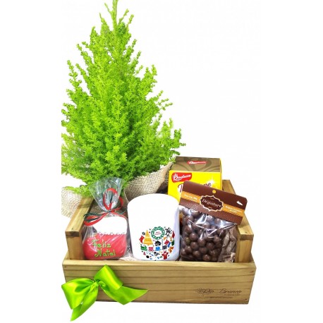 cesta de natal com pinheiro
